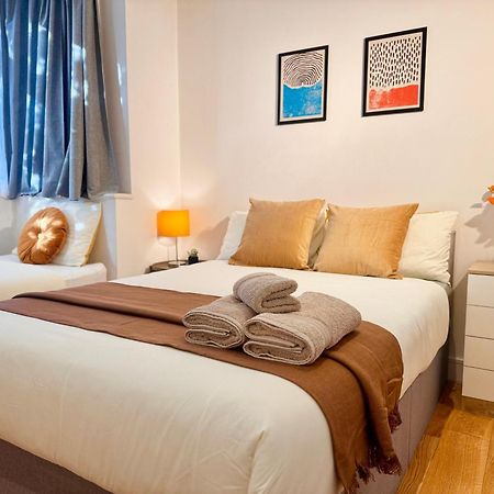 En-Suites With Free Parking 30Min To Central London Eksteriør bilde