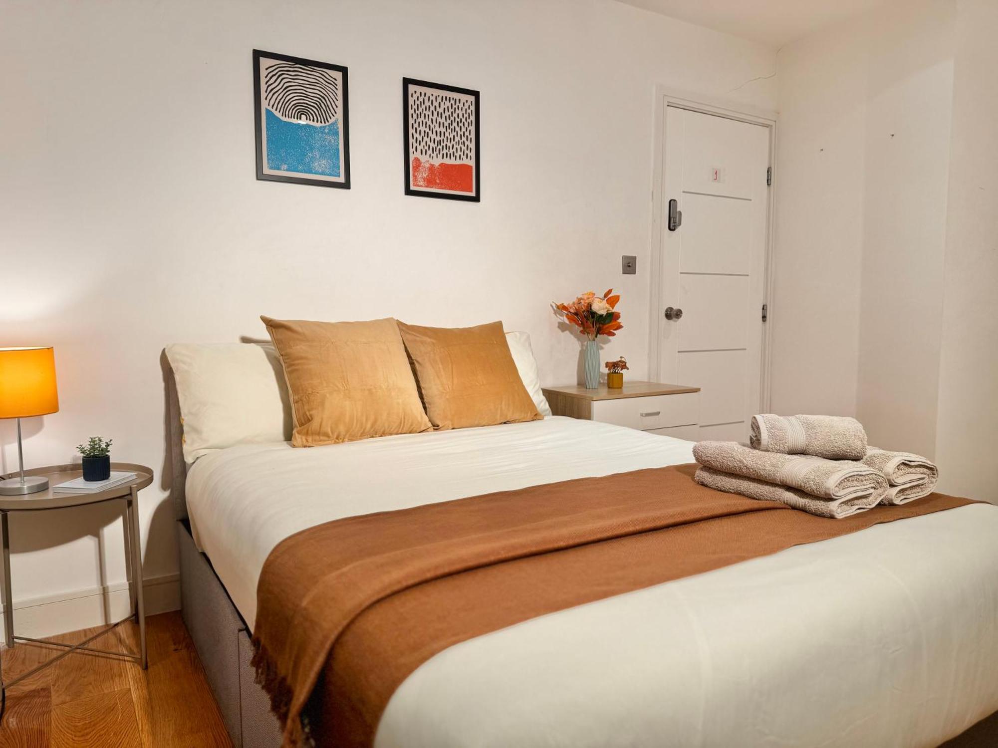 En-Suites With Free Parking 30Min To Central London Eksteriør bilde