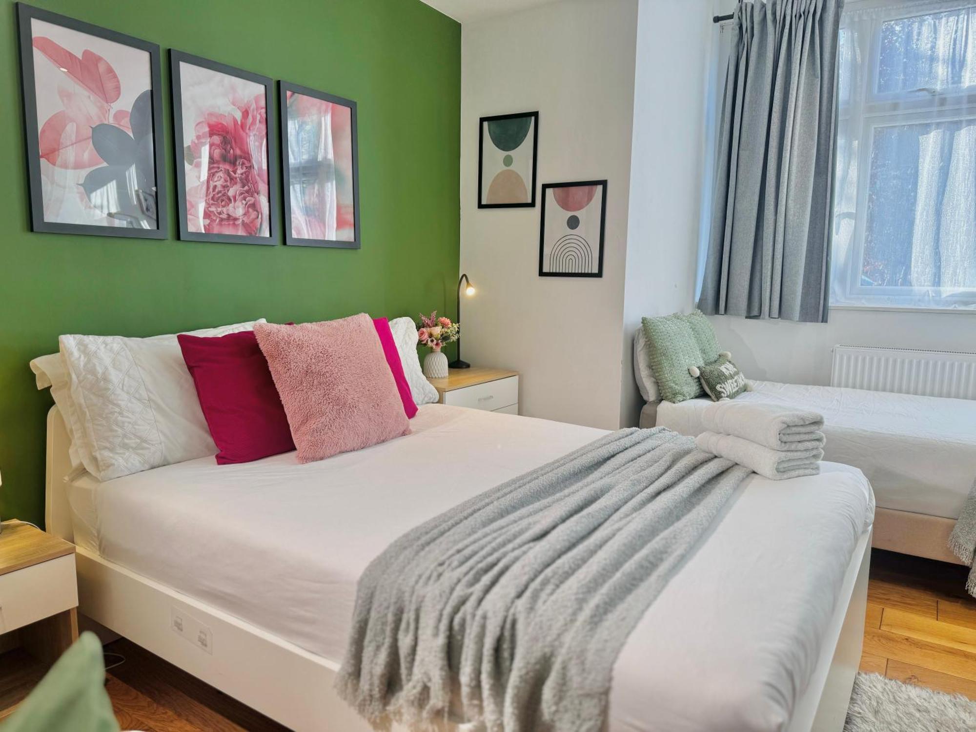 En-Suites With Free Parking 30Min To Central London Eksteriør bilde