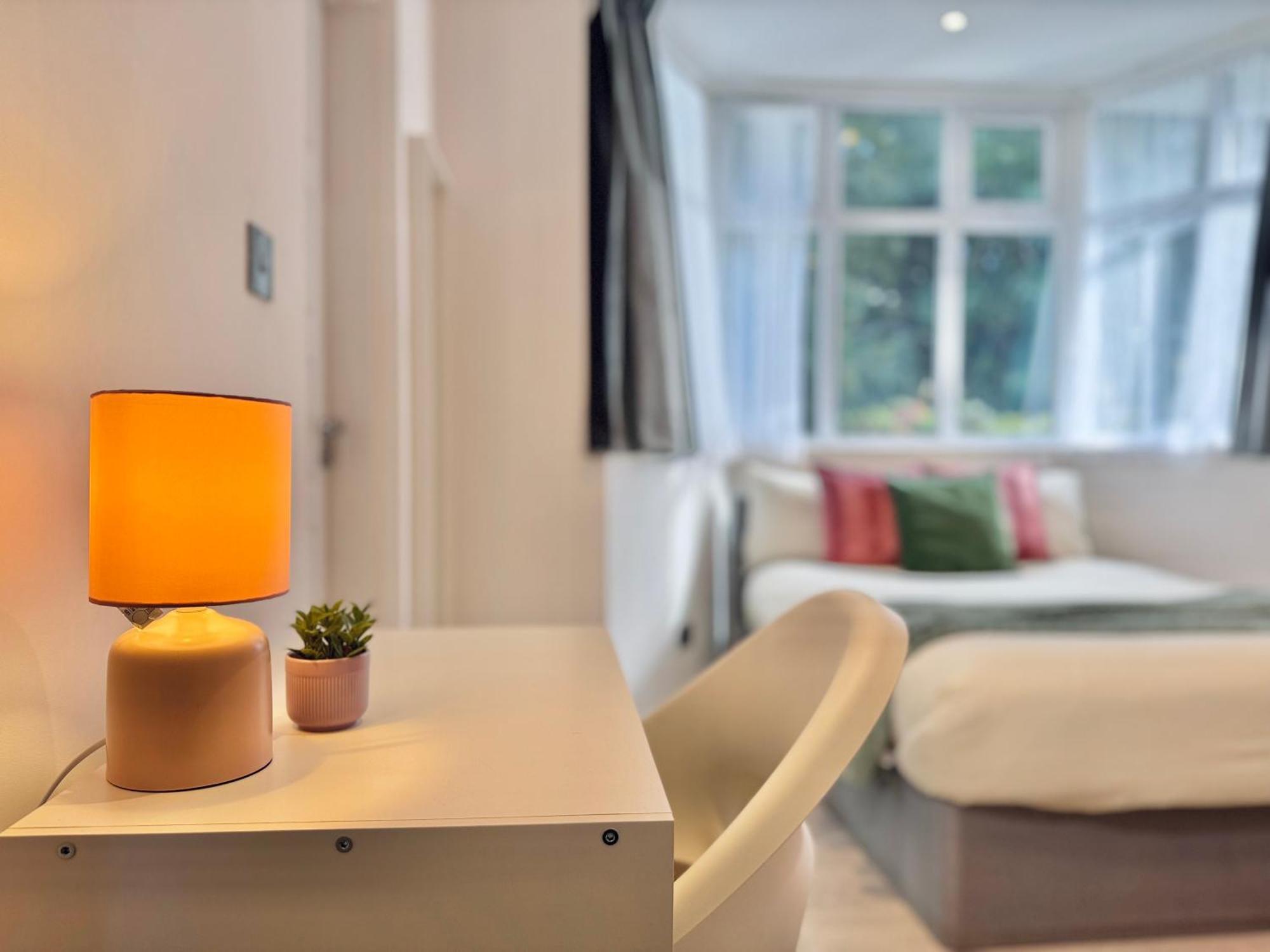 En-Suites With Free Parking 30Min To Central London Eksteriør bilde