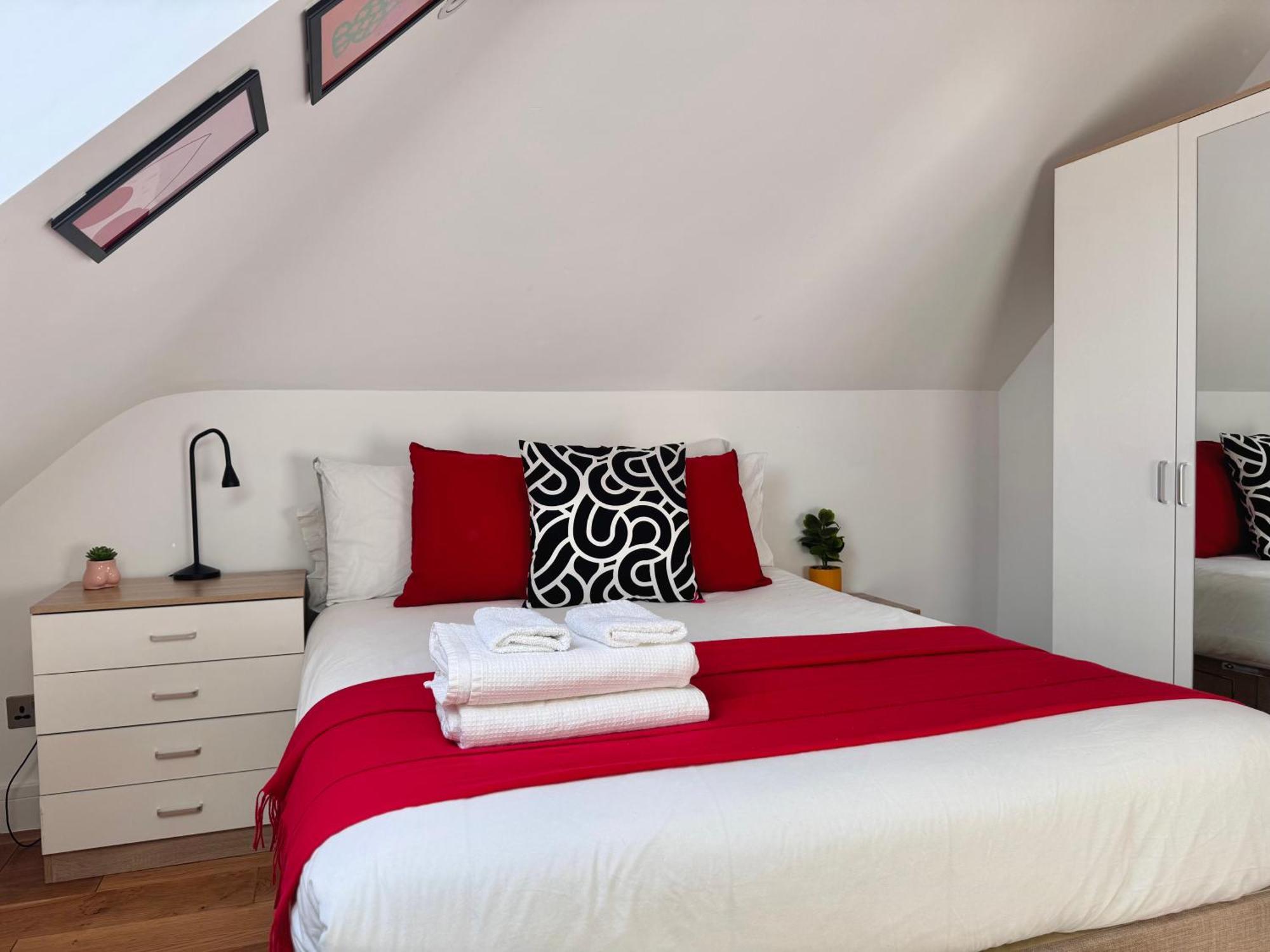 En-Suites With Free Parking 30Min To Central London Eksteriør bilde